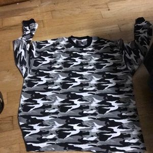 Men’s Camo thermal shirt xxl